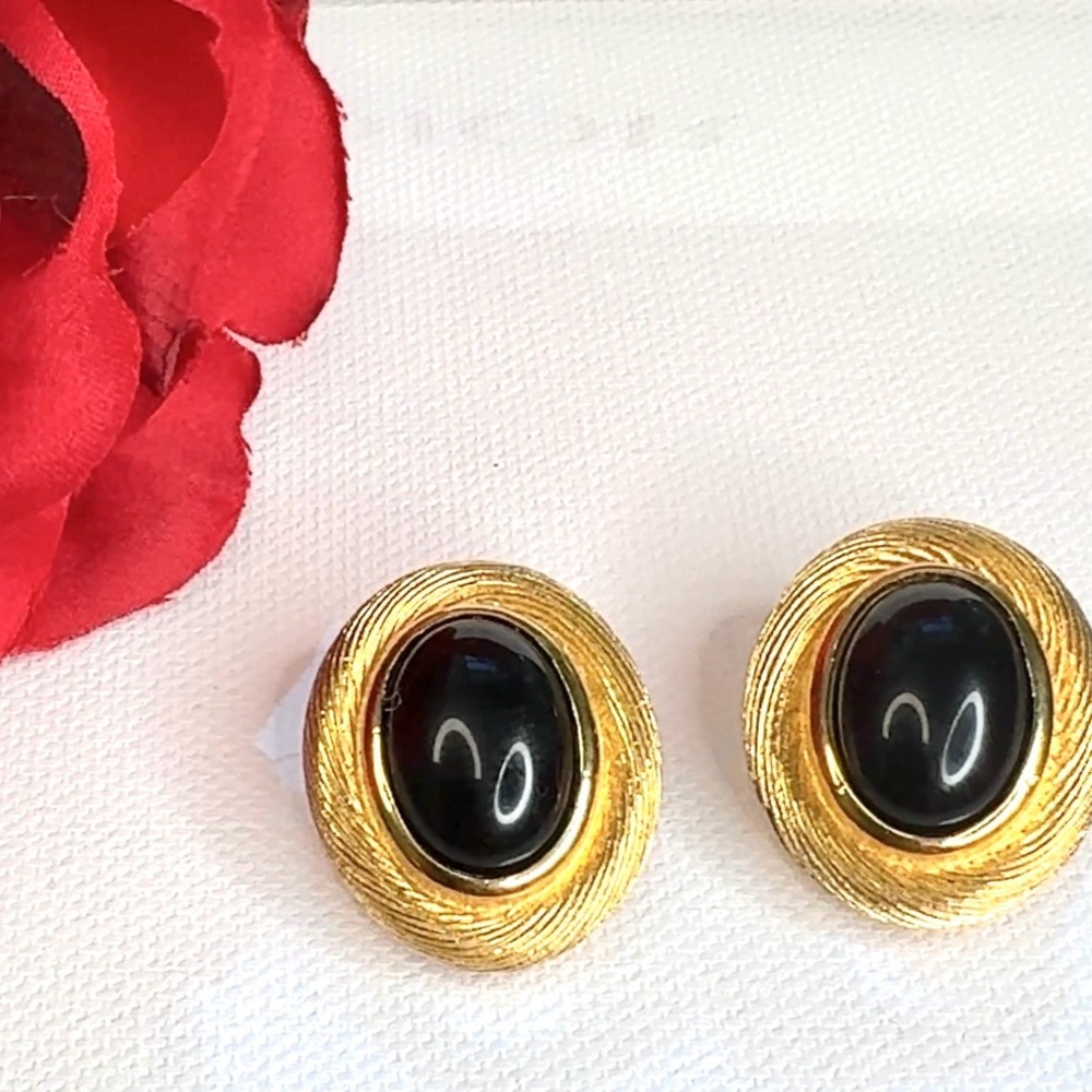 CHRISTIAN DIOR Vintage Gold Tone Black Cabochon Twisted Bezel Oval Earrings